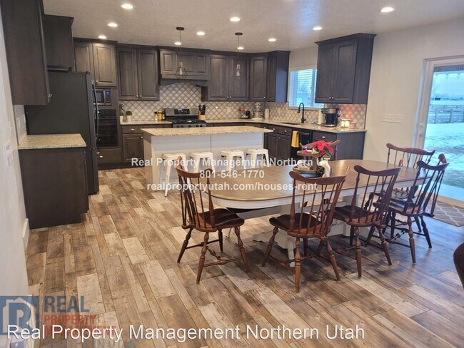 Building Photo - 4 br, 2.5 bath House - 5637 S. 6800 W.