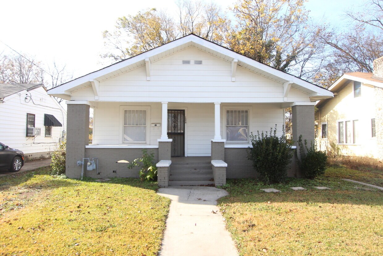 Primary Photo - New On The Market! Fresh New Updates!! Bet...