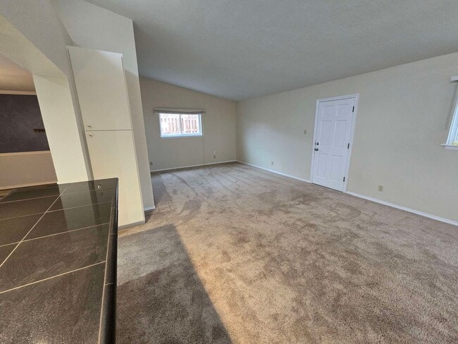 Building Photo - Spacious Home in NE Heights