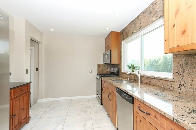 Foto del edificio - 1044 Cherry Ln