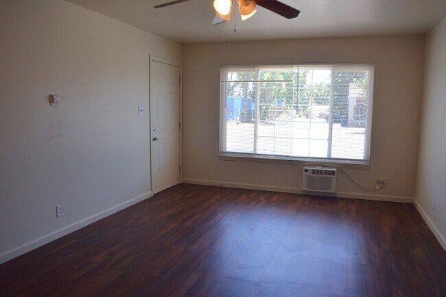 Foto del edificio - 6903 Fruitridge Rd