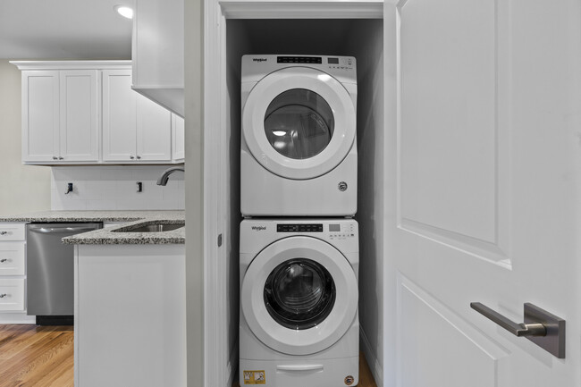 Building Photo - 376 Arnolds Neck Dr