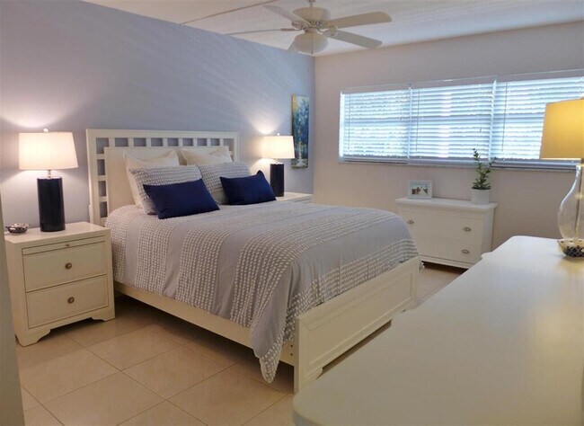 Foto del edificio - 605 Oaks Dr