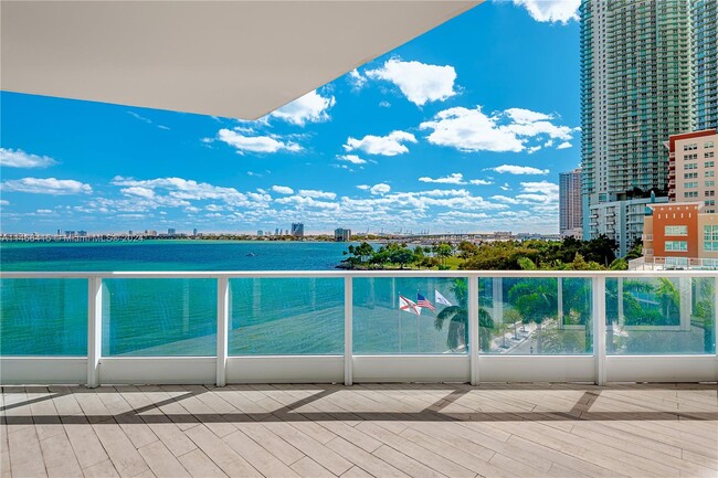 Foto del edificio - 2020 N Bayshore Dr