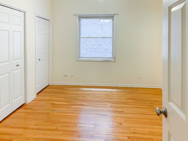 Photo - 2510 N Southport Ave Apartment