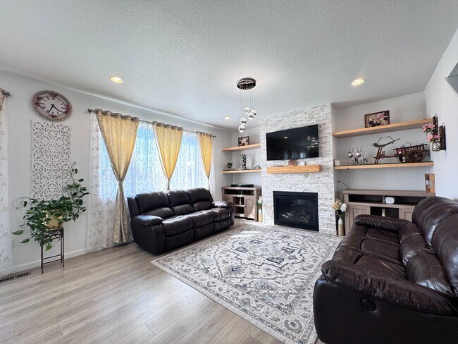 Foto del edificio - Gorgeous home with beautiful views!
