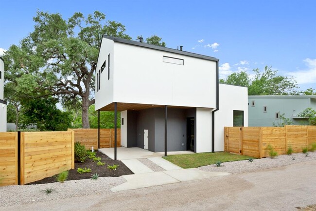 Building Photo - 1008 W Annie St
