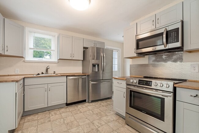 Building Photo - 4020 Vailwood Dr