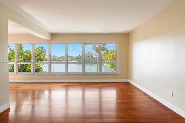 Foto del edificio - 9102 W Bay Harbor Dr