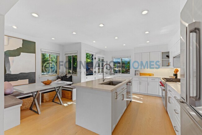 Foto del edificio - Gated Tiburon Bayfront Estate | Sweeping Bay Views & Pool - FOUNDATION