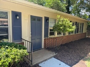 Building Photo - 225 Ferncliff Dr