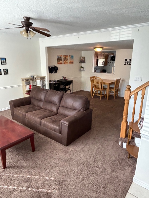 Foto del edificio - 439 E Parkside Cir