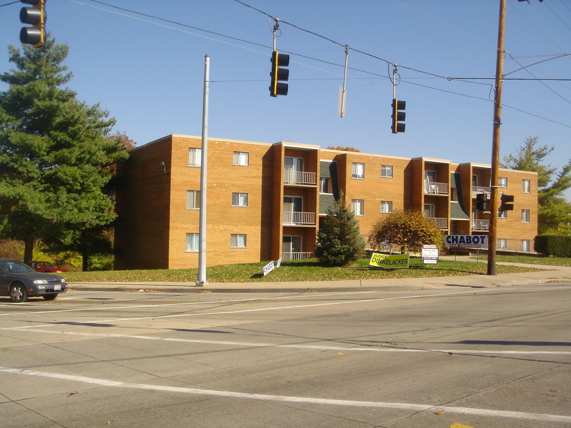 Building Photo - The Bridges At Queen City