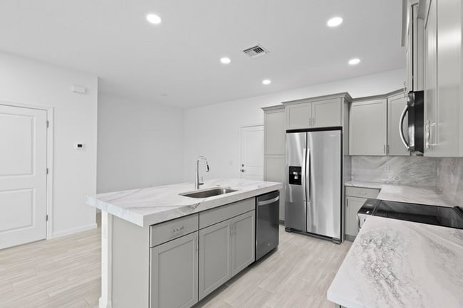 Foto del edificio - 4616 Longwood Lk Sq