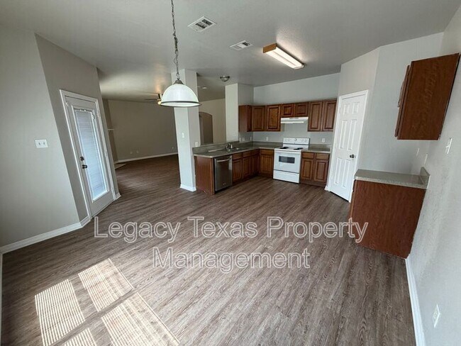 Building Photo - 113 Palomino Dr