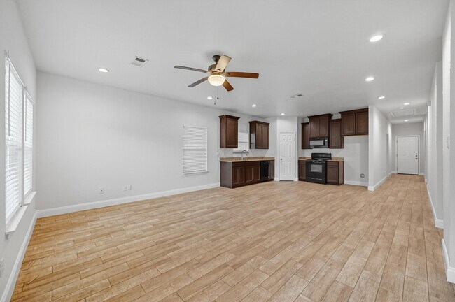 Building Photo - 3410 Eutopia St