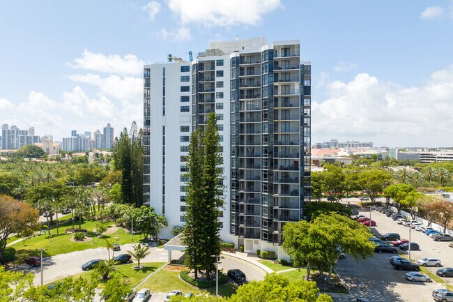 Building Photo - Bonavida Condominiums