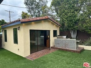 Building Photo - 10589 Holman Ave