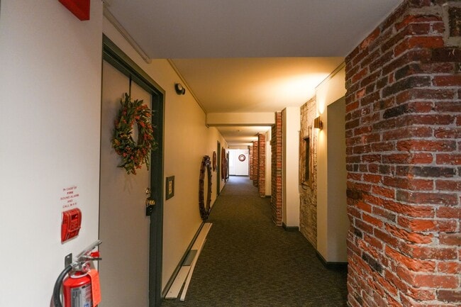 Building Photo - Old City Charmer Historic Building