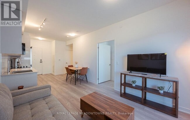 Building Photo - 10 Abeja St