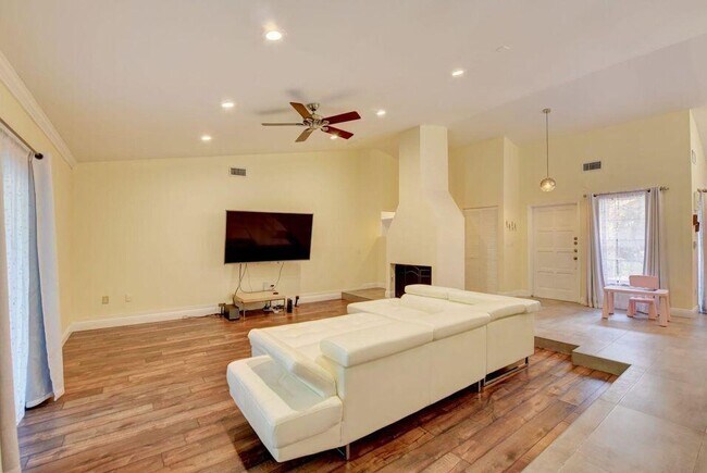 Building Photo - 23265 Boca Club Colony Cir