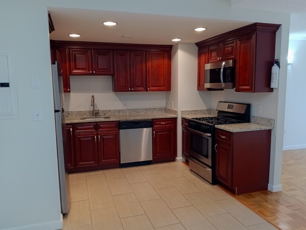 55 Broadlawn Park Unit 11A, Boston, MA 02467 Condo for Rent in Boston