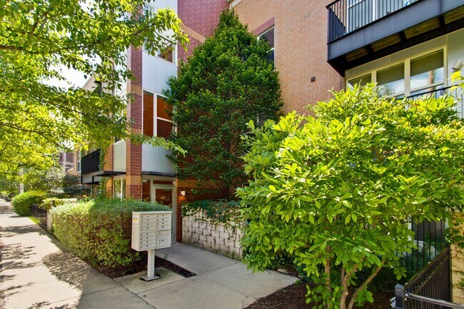 Building Photo - 120 N Leavitt St