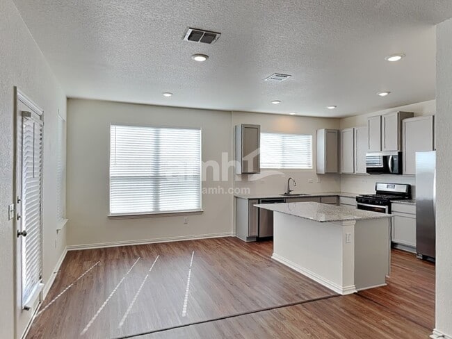 Foto del edificio - 2726 Wolfcreek