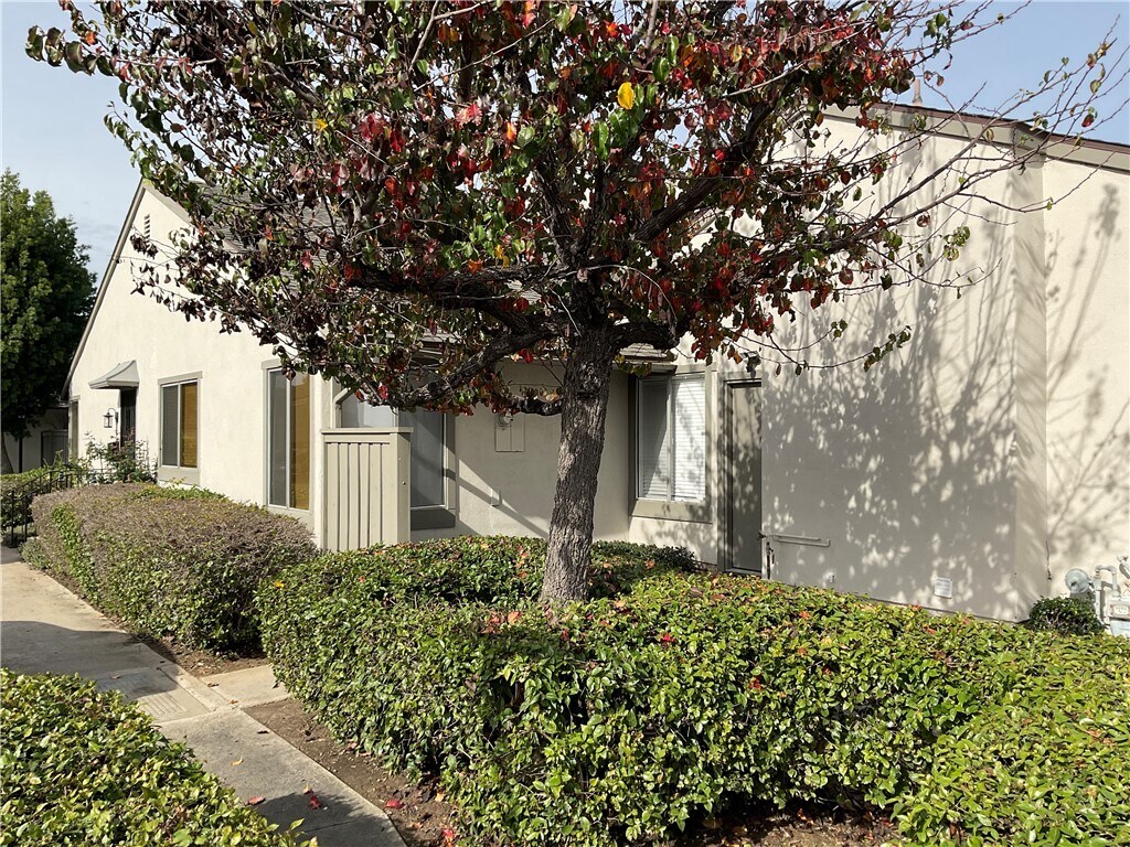 14165 Via Posada Unit 125, Tustin, CA 92780 Condo for Rent in Tustin