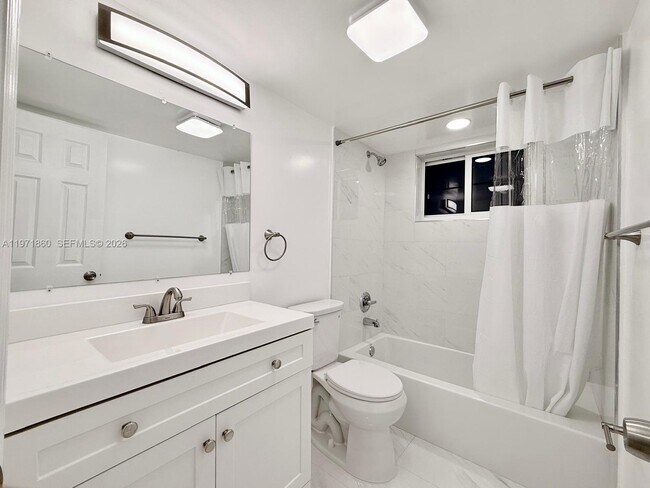 Foto del edificio - 2101 NE 51st St