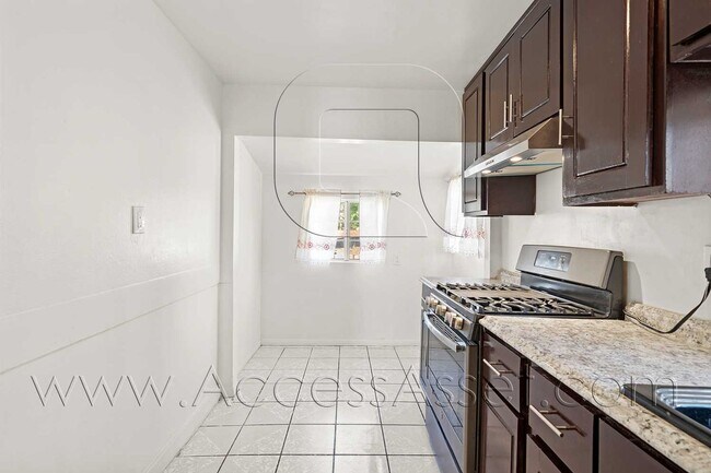 Foto del edificio - Charming 3 Bed/1.5 Bath In The Heart Of La...