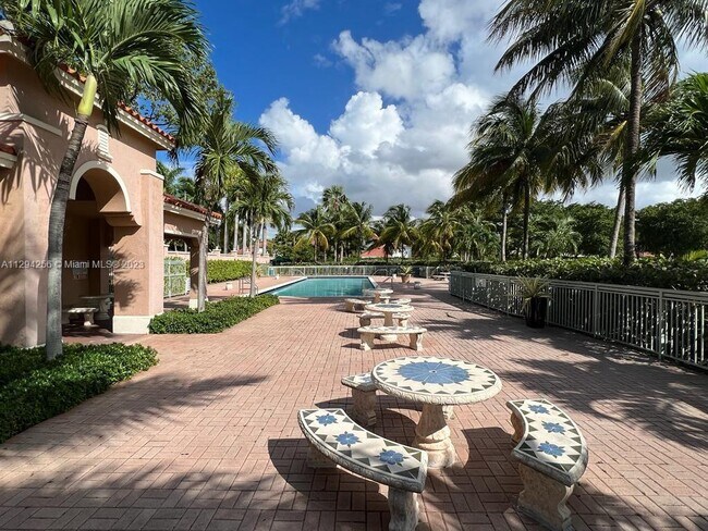 Foto del edificio - 6740 NW 114th Ave