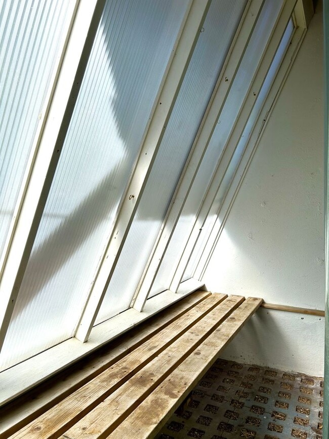 Building Photo - 317 Cornell Dr SE