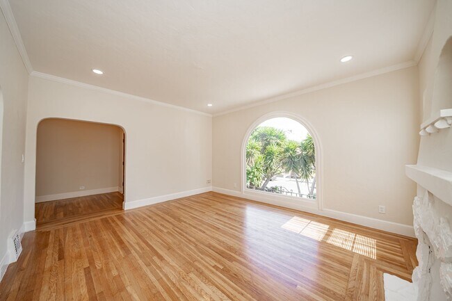 Building Photo - 620-624 51st St