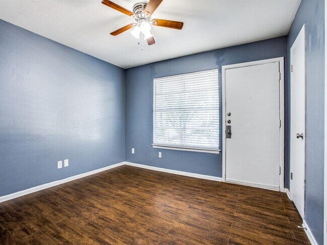 Foto del edificio - 4114 Newton Ave