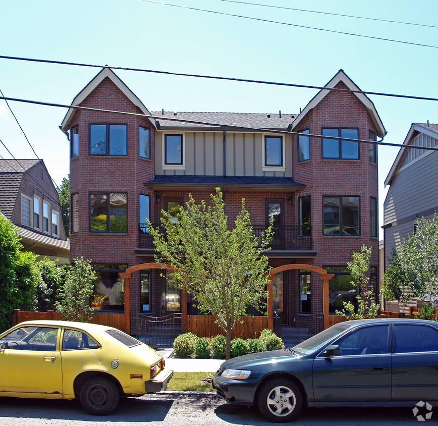 Building Photo - 113 W Kinnear Pl
