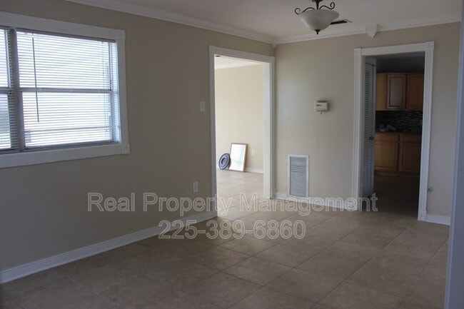 Building Photo - 2156 Seracedar St