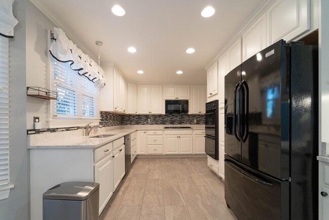 Building Photo - Cavalier Woods Single Family Home With Man...