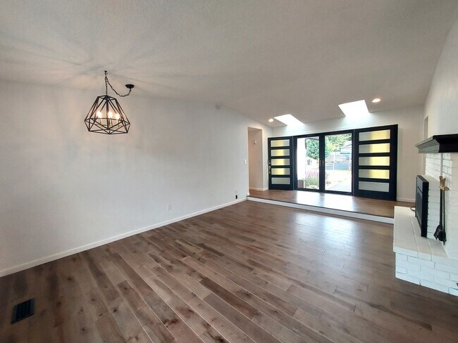 Foto del edificio - Charming and One of a Kind Three Bedroom