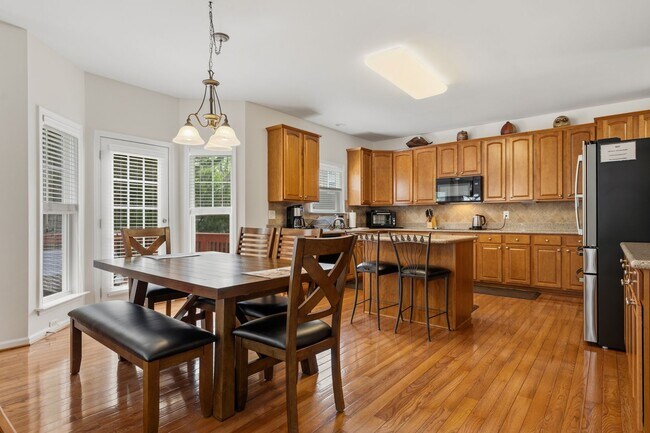 Foto del edificio - 3809 Stoneybrook Dr