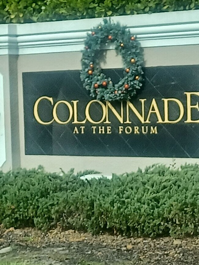 Foto del edificio - Townhouse with Amenities Galore: 3 BR / 2.5 Bath In The Colonnade Community
