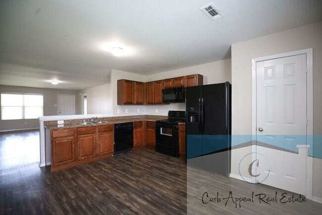 Foto del edificio - Move in special $900!! Spacious 4 bed, 2 bath home - Nettleton