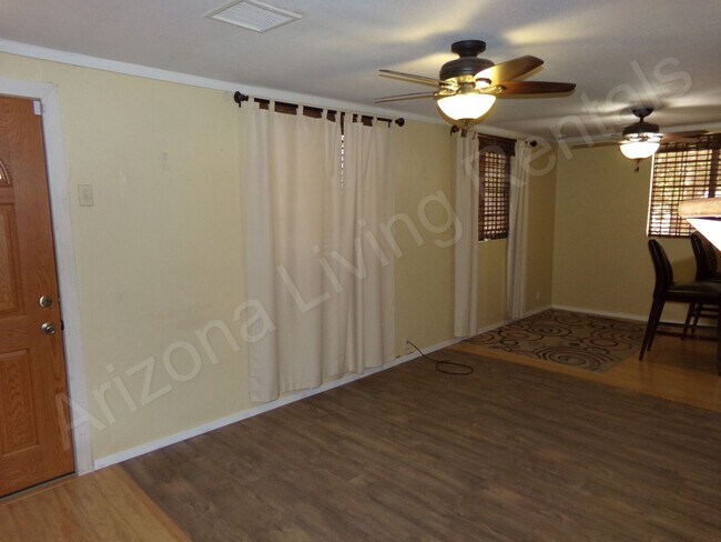 Foto del edificio - ADORABLE 2 BEDROOM 1 BATHROOM HOME