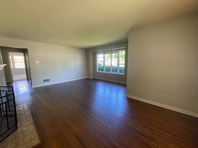 Foto del edificio - East Grand Rapids Schools! Single Family Home!