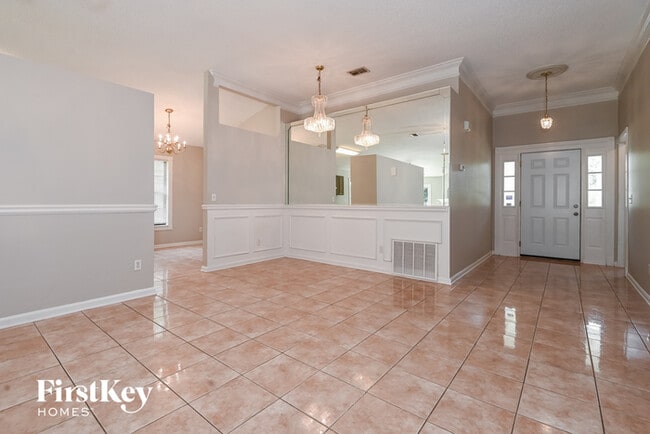 Foto del edificio - 4576 Antler Hill Dr E