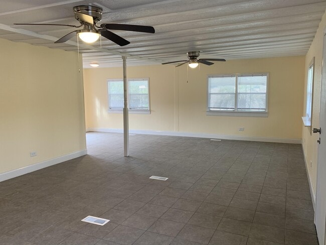 Building Photo - 21818 Virginia Dr