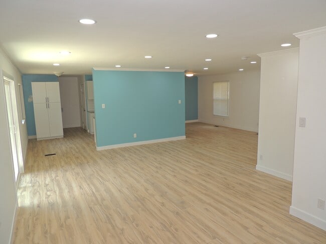 Building Photo - 409 Windfield Ct