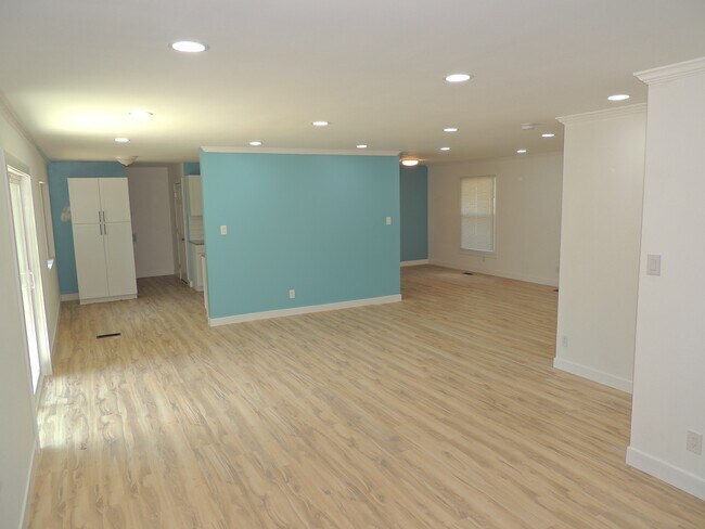 Foto del edificio - 409 Windfield Ct