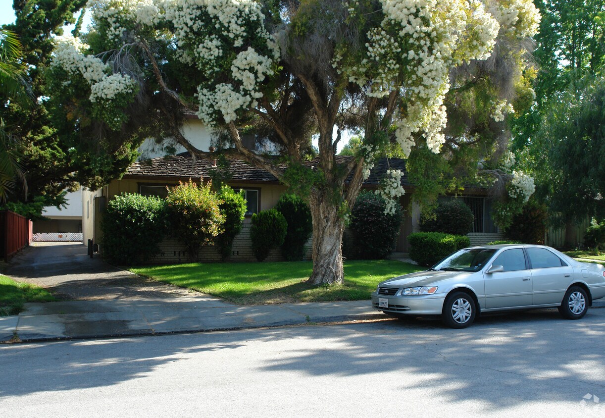 Building Photo - 651 Belladonna Ct
