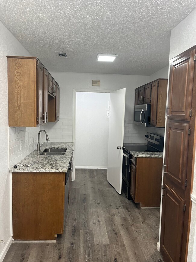 Building Photo - 1009 Brenner Ct